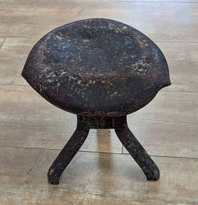 Miniature Decorative Metal StoolStand