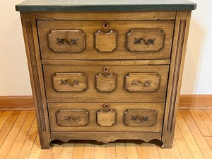 lot 44 image: Vintage Three Drawer Dresser
