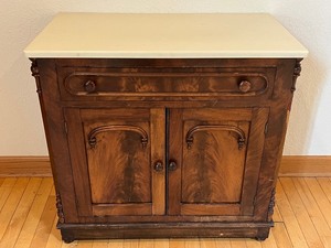 lot 30 image: Lovely Vintage Commode