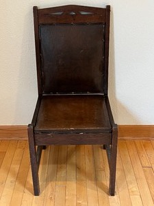 lot 45 image: Single Vintage Arts and Crafts Style Chair