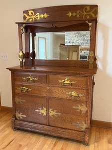 lot 5 image: Gorgeous Vintage Credenza