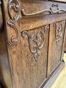 lot 50 image: Vintage Oak Murphy Bed Cabinet