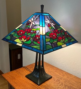 lot 2 image: Quoizel Dragonfly Themed Stained Glass Table Lamp