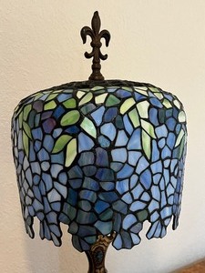 lot 1A image: Wow Stunning Vintage Stain Glass Lamp
