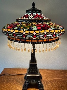 lot 1B image: Wow Beautifully Designed Stained Glass Table Lamp