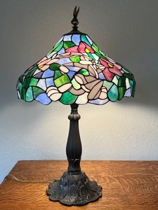 lot 25 image: Whats Up Doc Fun Bugs Bunny Stain Glass Lamp