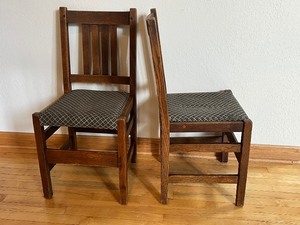 lot 27 image: Pair of Vintage Stickley Arts and Crafts Wooden Chairs