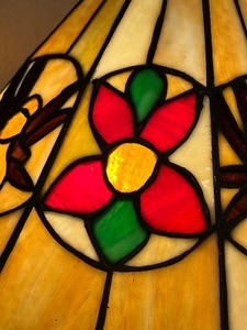 lot 53 image: Beautiful Stain Glass Table Lamp