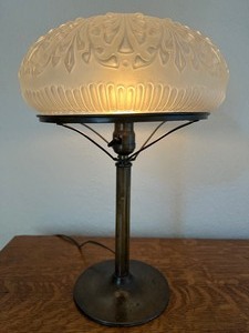 lot 58 image: Gorgeous Vintage Art Deco Table Lamp