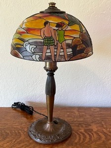 lot 72 image: Vintage Tropical Scene Stained Glass Table Lamp