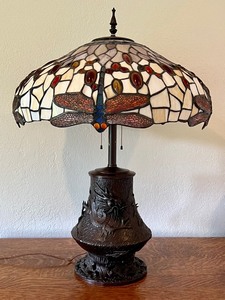 lot 2A image: Stunning Dragonfly Motif Lamp with Dragon Design Base