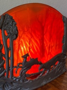 lot 75 image: Rare Vintage Wildlife Scene Vintage Lamp