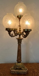 lot 83 image: Lovely Five Globe Vintage Table Lamp