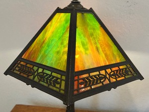 lot 84 image: Gorgeous Colorful Vintage Stained Glass Table Lamp