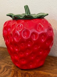 lot 88 image: Vintage Strawberry Shaped Cookie Jar