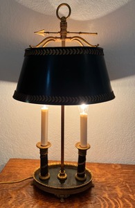 lot 86 image: Vintage Table Lamp