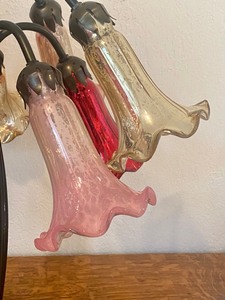 lot 89 image: Beautiful Multi Arm Tulip Design Table Lamp