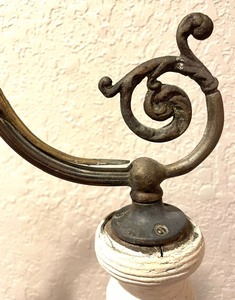 lot 115 image: White Wicker Floor Lamp