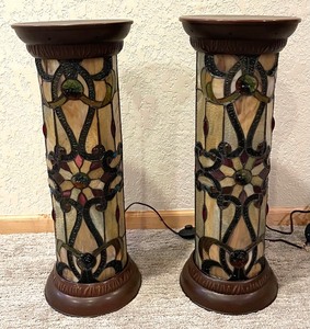 lot 119 image: Spectacular Stained Glass Pillar Lamps