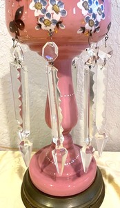 lot 121 image: Vintage Elegant Hand Painted Table Lamp with Prisms