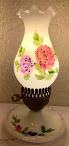 lot 136 image: Vintage Hand Painted Table Lamp