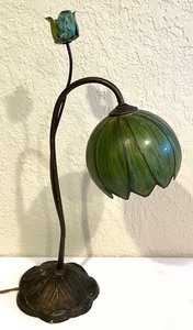 lot 166 image: Vintage Tulip Lamp