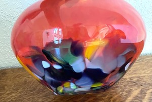 lot 76A image: Two Pieces of Decorative Glassware