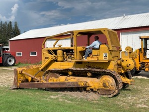 lot 362 image: Caterpillar D8H Bulldozer
