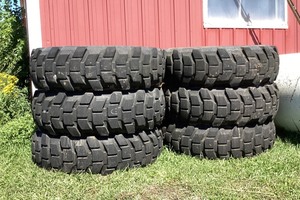 lot 384 image: Six Heavy Equipment Tires, newused