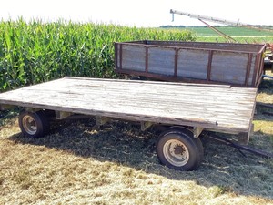 lot 375 image: Flatbed Wagon With Hydraulic Lift