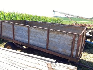 lot 377 image: John Deere Barge Wagon
