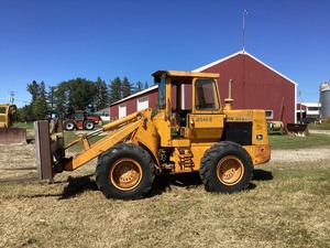 lot 363 image: John Deere 544-B Wheel Loader, Attachments - removal after 923