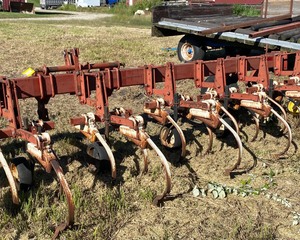 lot 366 image: IH 8 Row Cultivator