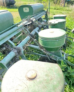 lot 374 image: John Deere 4-Row Planter