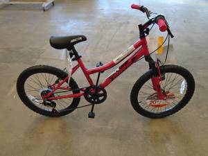 lot 707 image: BCA Girlss 20 Mountain Bike in PinkBlack. 6-Speed Cross-Fire. - Broken Pedal.