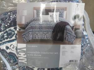lot 722 image: VCNY FULLQUEEN REVERSIBLE COMFORTER (CUSTOMER RETURN)