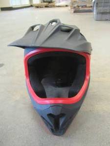 lot 725 image: RAZOR CHILDRENS MEDIUM BLACK LABEL FULL FACE HELMET (SNAP ON VISOR MISSING A SCREW, SEE PHOTOS)