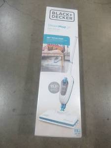 lot 779 image: BLACKDECKER Classic Steam-Mop HSM13E1