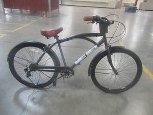 lot 787 image: Kent 26 Bayside Mens Cruiser Bike, Gray, 92646 - Chain needs tightening.