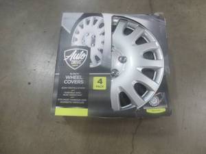 lot 824 image: Package of 4 AUTO DRIVE 16 Wheel Covers. Fits Most Domestic and Foreign Cars.
