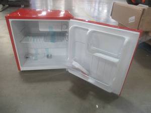 lot 828 image: Frigidaire, 1.6 Cu ft Retro Compact Refrigerator Scratch and Dent - Missing Side Bottle Opener and Handle is Broken, (EFR177), Red - Runs and Cools.
