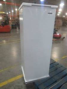 lot 852 image: THOMSON 6.5 cu. ft. UPRIGHT FREEZER In White. TFRF690 . - In nice working condition