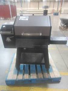 lot 784 image: Pit Boss Platinum Laredo 1000 Sq. in. Wifi Enabled Wood Pellet Grill and Smoker - USED, Electronics Work.