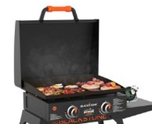 lot 843 image: Blackstone Adventure Ready 22 Griddle with Hood - MISSING Stand and Adapter Hose for 20lb Tank.