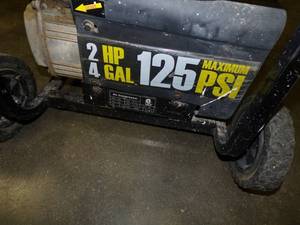 lot 10 image: Centeral Pneumatics 2 HP 4 Gallon Air Compressor