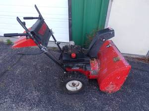 lot 68 image: MTD 8 HP 26Snow Blower with Electric Start
