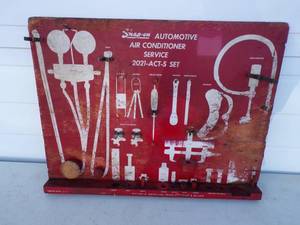 lot 27 image: Vintage Snap-on Air Conditioner Service Shop Rack Board NO. VE-112