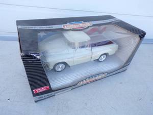 lot 61 image: 1955 Chevy 3100 Cameo Collectable Car
