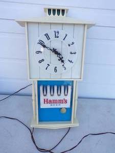 lot 13 image: Vintage Hamms Beer Lighted Clock, Tested and works