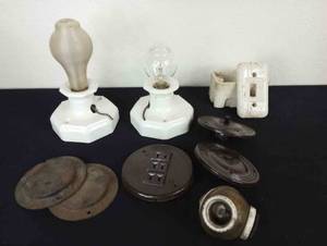 lot 275 image: Vintage Electrical Switches & Lights